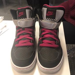 Nike Hight Top Sneakers